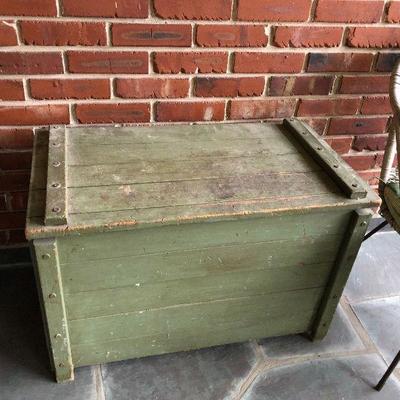 https://www.ebay.com/itm/124190253108	BU1093: Green Distressed Primitive Toy Box #1 Local Pickup	 $45 
