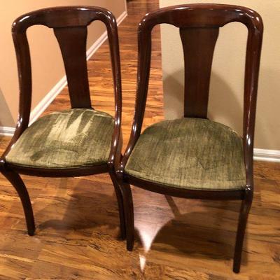 https://www.ebay.com/itm/124189392453	BU1034: 2 Antique Queen Anne Style Dinning Chairs Local Pickup	 $180 
