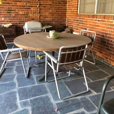 https://www.ebay.com/itm/124190285890	BU1099: Outdoor Table and Chairs	 $95 
