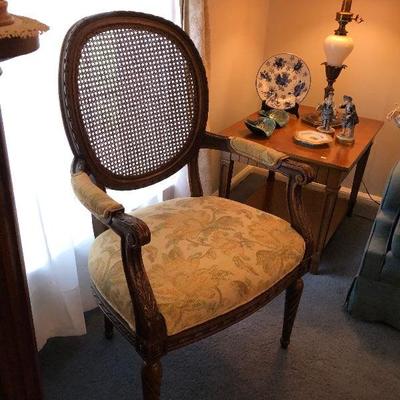 https://www.ebay.com/itm/124189182518	BU1018: Vintage Occasional Parlour Chair Local Pickup	 $125 
