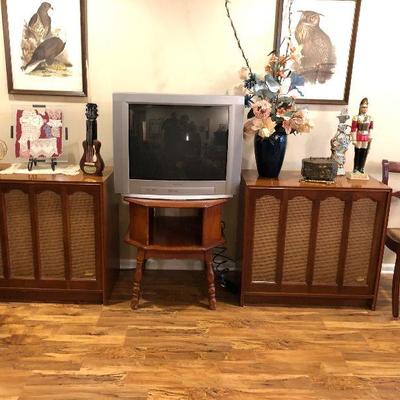 https://www.ebay.com/itm/124189478645	BU1046: Electro- Voice E-V Six (EV6) Mid Century Speakers (Pair) 3rd Party Shipping. THE CABINETS...