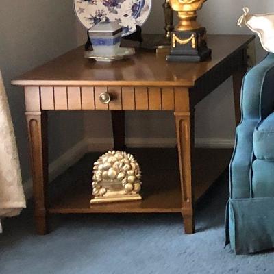 https://www.ebay.com/itm/124189201378	BU1022: Tradional Sofa End Table #2 Local Pickup	 $60 
