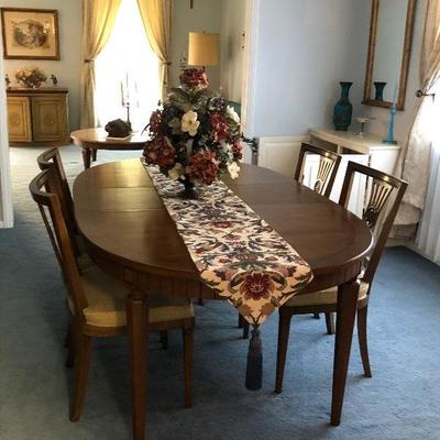 https://www.ebay.com/itm/124189364591	BU1027: Mid Century Mediterranean Table and 6 Chairs	 $250 
