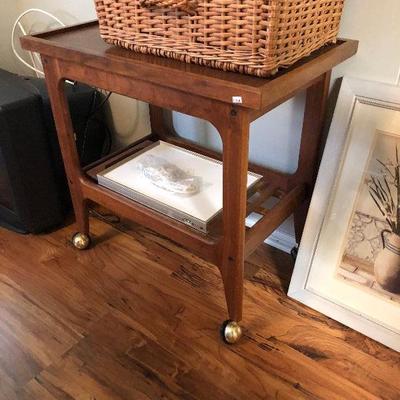 https://www.ebay.com/itm/124190128323	BU1055: Danish Modern Serving Cart Local Pickup	 $125 
