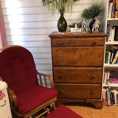 Drop desk/chest closed view