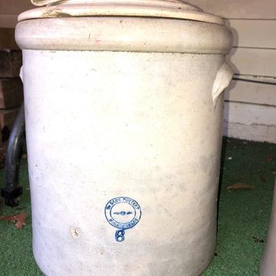 McDade crock 6 gallon.  Has hairline crack