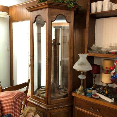 Revolving gun cabinet