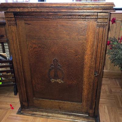 Sewing machine cabinet