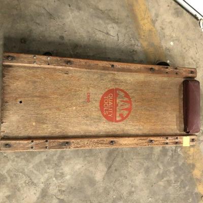 https://www.ebay.com/itm/124201828721	LAN9865: Mac Tools Wooden Vintage Automotive Creeper Local Pickup	 Auction 
