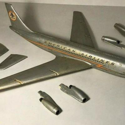 https://www.ebay.com/itm/124199058910	BU045: VINTAGE AMERICAN AIRLINES ASTROJET AIRPLANE MODEL	 Auction 
