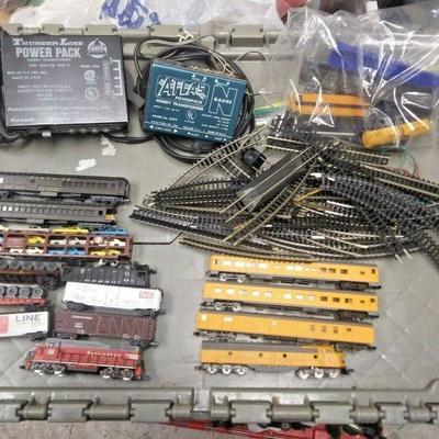 https://www.ebay.com/itm/124199038274	BU3078 N GAUGE VINTAGE TOY TRAIN LOT INCLUDES ATLAS UNION PACIFIC 926 ENGINE & C	 Auction 

