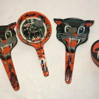 https://www.ebay.com/itm/124199059649	BU041: LOT OF 4 VINTAGE HALLOWEEN METAL NOISE MAKERS	 Auction 
