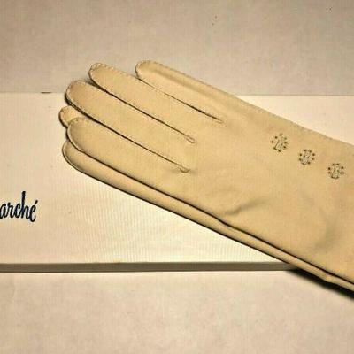 https://www.ebay.com/itm/114235283669	BU051: BON MARCHE NEW ORLEANS VINTAGE NEW IN BOX GLOVES	 Auction 
