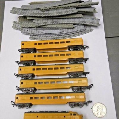 https://www.ebay.com/itm/114235271010	BU3079 N GAUGE VINTAGE TOY TRAIN LOT INCLUDES LONE STAR 1402A UNION PACIFIC ENG	 Auction 
