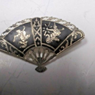 https://www.ebay.com/itm/124197874342	AB0378 USED VINTAGE 9.25 STERLING SILVER ORIENTAL STYLE FAN BROOCH MADE IN SIAM CONDIION NOTE...