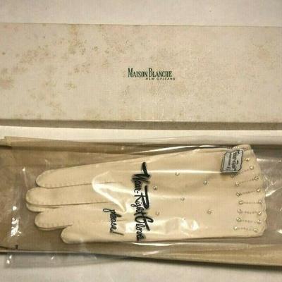 https://www.ebay.com/itm/114235284114	BU050: MAISON BLANCHE NEW ORLEANS NEW IN BOX VINTAGE LADY GLOVES	 Auction 
