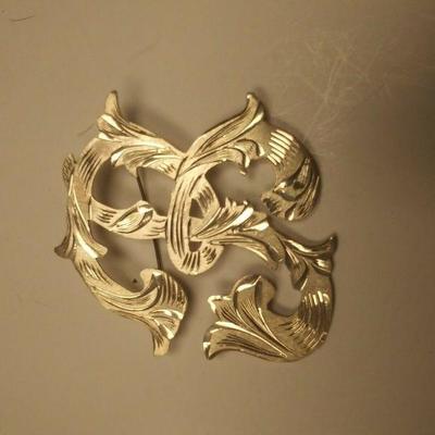 https://www.ebay.com/itm/124197874353	AB0369 USED VINTAGE 9.25 STERLING SILVER LETTER R BROOCH MADE IN MEXICO WEIGHT 9	 $20.00 

