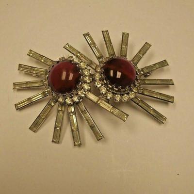 https://www.ebay.com/itm/124199046651	AB0361 USED VINTAGE RINESTONE COSTUME JEWELRY BROOCH MADE BY VERDOME WEIGHT	 Auction 
