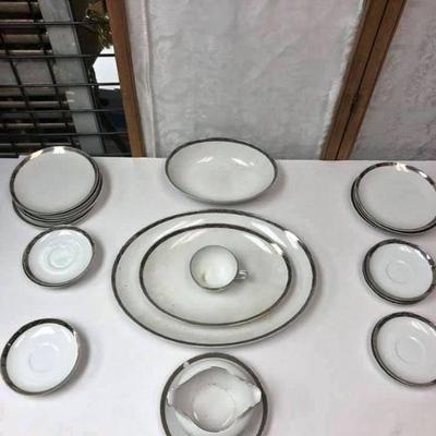 https://www.ebay.com/itm/124208478654	Cma2087: Fukagawa Arita Pattern NO.917 25 Piece Set Local Pickup	 $65.00 
