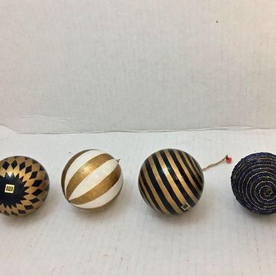 KB0183: Lot of Handpainted Christmas Ornaments	 $10.00 	Cash / Venmo / Cash Ap Payments
