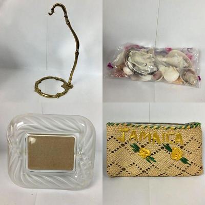 KB0185:Lot of Assorted Souvenirs	 $15.00 	Cash / Venmo / Cash Ap Payments
