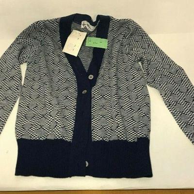 https://www.ebay.com/itm/114235281798	BU055: GUS MAYER VINTAGE MID CENTURY RED CLOTHING BOX BLUE SWEATER NEW WITH TAGS	 Auction 
