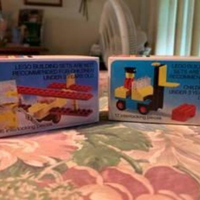 2PC Lego Lot 1974 & 1975