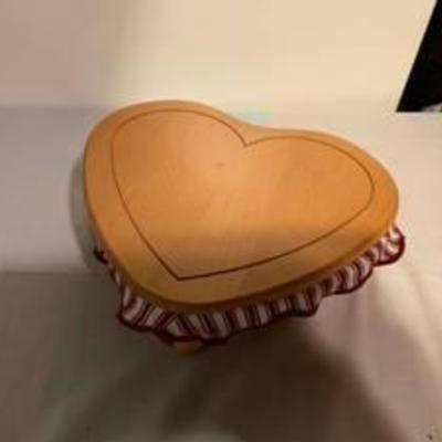 1999 SIGNED Longaberger Heart Basket