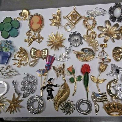 https://www.ebay.com/itm/114273760629	AB0417 COLLECTION OF 45 USED VINTAGE COSTUME JEWELRY BROOCHES	Auction	Starts 6/24/2020 After 6PM
