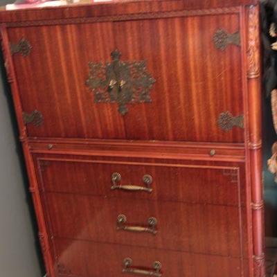 Gentleman's Chest