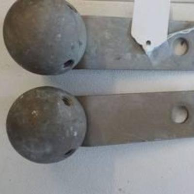 2 metal spheres