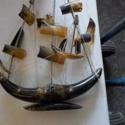 Horn boat
