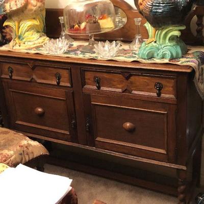 WL4005 https://www.ebay.com/itm/124268130260 WL4005: Oak Side Board Buffet Serving Cabinet Local Pickup Auction  Starts After 6PM...