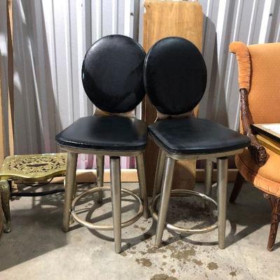 LAN9932 https://www.ebay.com/itm/124268192393 LAN9932: Mid Century Modern 2 Metal and Black Chairs Local Pickup Auction  Starts After 6PM...