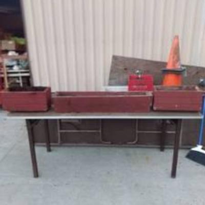 3 wood red planters