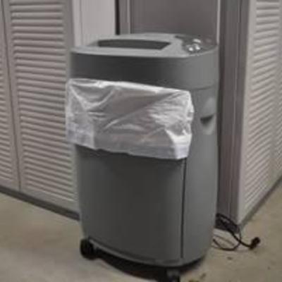 Heavy Duty Royal Paper Shredder on Casters