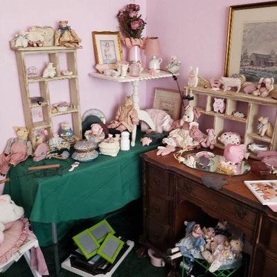 Pink piggies galore!