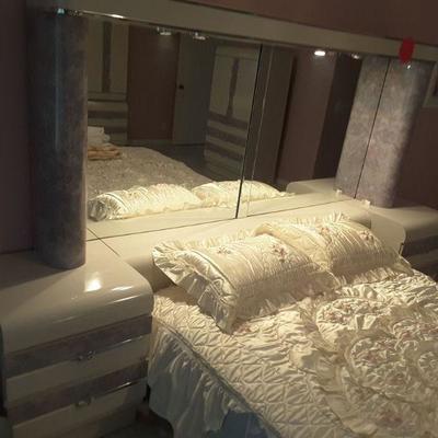 Queen Bed goes with complete set
