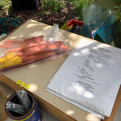 Portable Glass Shop with light table