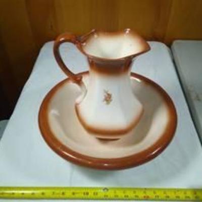 Vintage wash basin and pitcher
