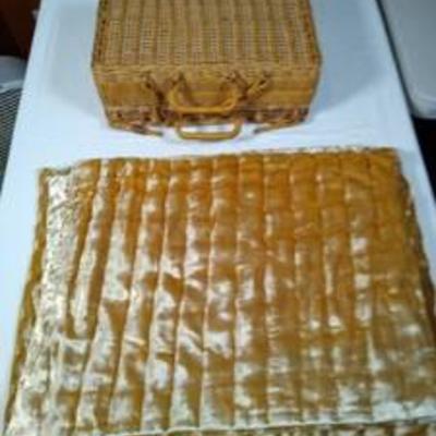 Vintage basket and place mats
