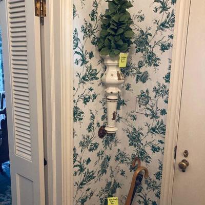 Neoclassical wall planter
