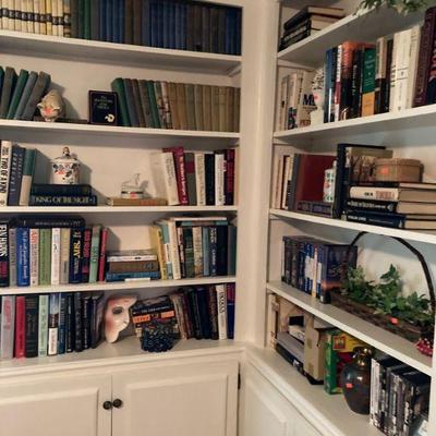 Nice to have a library in your bedroom. 