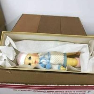 8 dolls