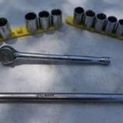 12 drive metric socket set with ratchet and break over