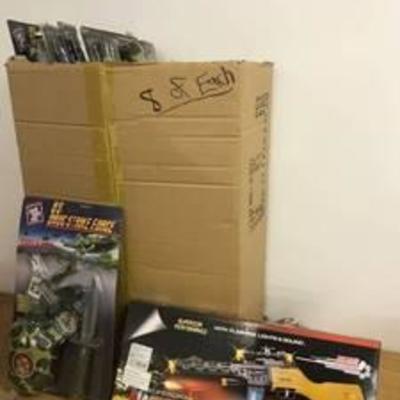 16 toys 8 guns and 8 military kits