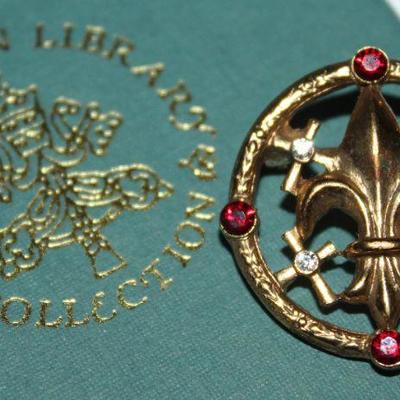 Vatican Jewelry Collection Fleur-de-lis Pin in Original Box