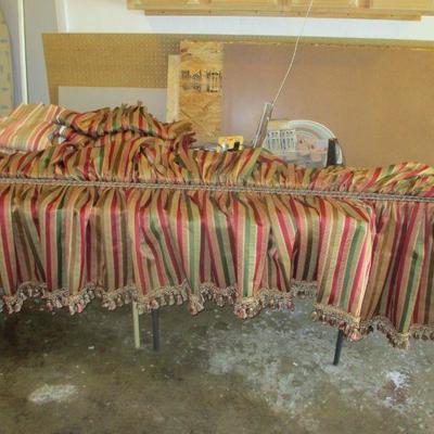 those drapes equal a lot of fabric for the handy person. 