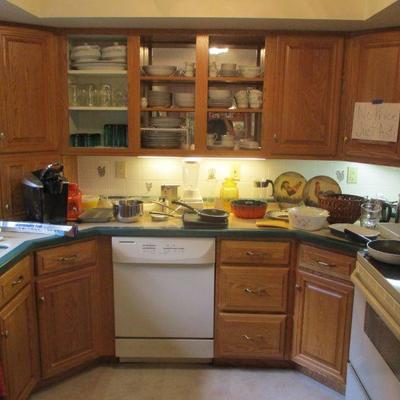 No junk in this kitchen. 