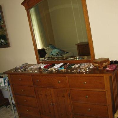 Thomasville Beautiful queen size bedroom suite, bed, dressers, mirror   BUY DRESSER AND MIRROR now  $ 295.00